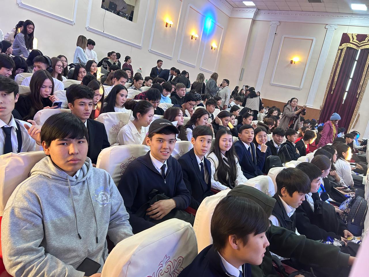 Кәсіптік бағдар беру мақсатында 10-сынып оқушылары "ATU Open DAY 2025" Ашық есік күніне қатысып қайтты.