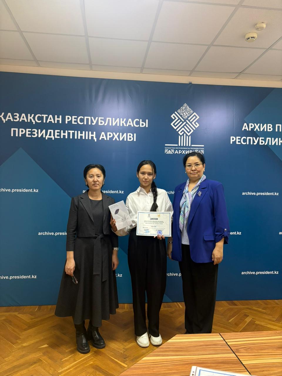 Республикалық "Менің отбасымның тарихы архив құжаттарында" оқу-зерттеу жобаларының конкурсына "Тарихи шынайылығы үшін " номинациясы бойынша 11 "Б" сынып оқушысы А.Әлімбай дипломмен марапатталды. Жетекшісі, тарих пәні мұғалімі А.Сарина